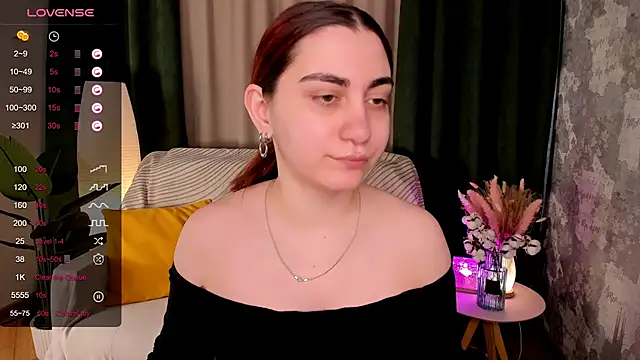 hannacheekss  online show from April 11, 6:30 am