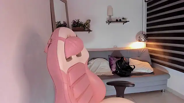 yenny garcia online show from March 18, 6:24 pm