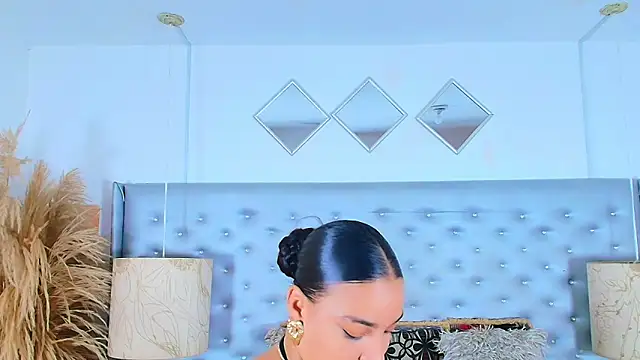 EileenBenzon online show from November 24, 4:42 pm