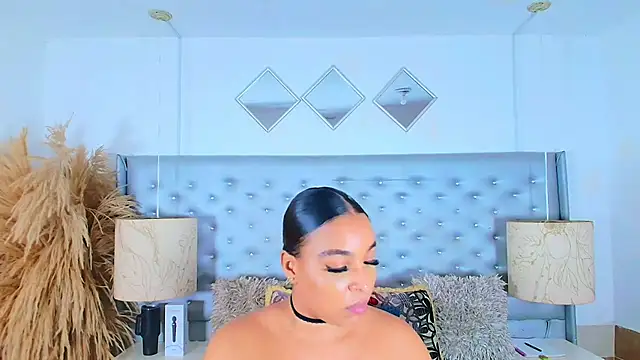 EileenBenzon online show from November 5, 4:07 am