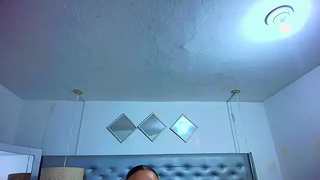 EileenBenzon online show from March 31, 5:40 am