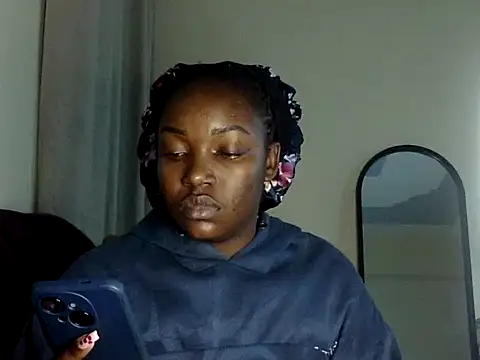 Chichii- online show from April 13, 6:30 pm