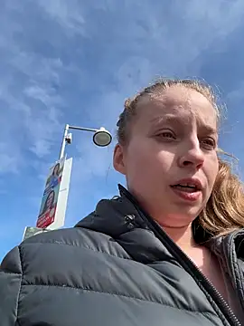 Hr Fru Olsen online show from March 17, 11:58 am