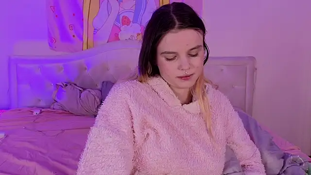 HanaMitsuri online show from October 7, 9:30 pm