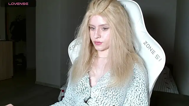 LizaKisses online show from February 13, 3:35 pm