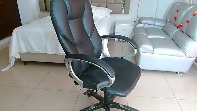 zoecruzz online show from March 11, 2:31 pm