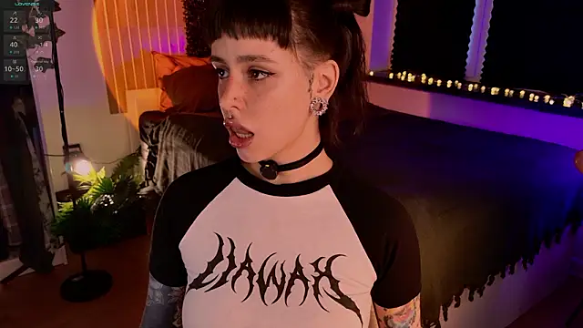 MichaellaMoon online show from March 8, 2:54 pm