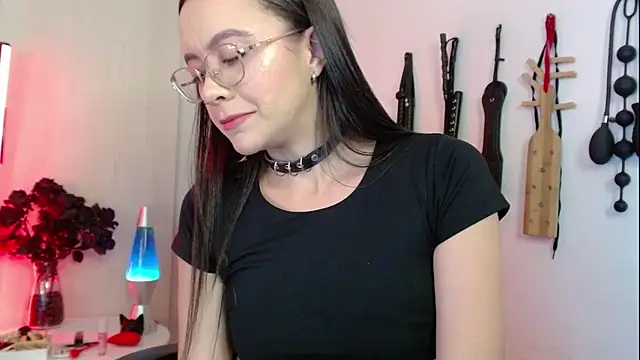 Alisson Beckett online show from April 11, 11:30 pm