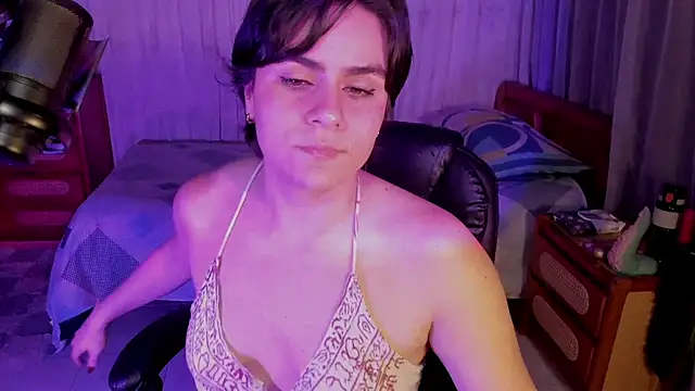 isabelacooperr online show from June 14, 5:19 am
