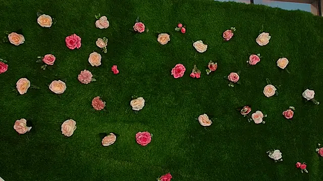 Huge Titties  online show from April 14, 8:14 am