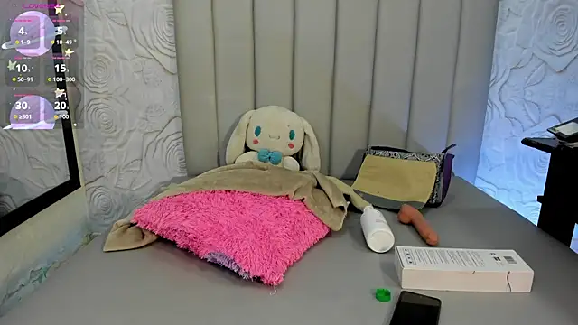 AlexaFoxy18 online show from April 12, 7:44 am