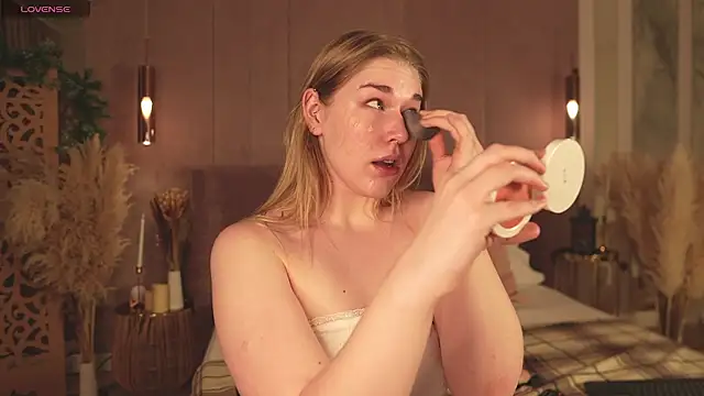 Smiley Mia online show from March 5, 5:14 am