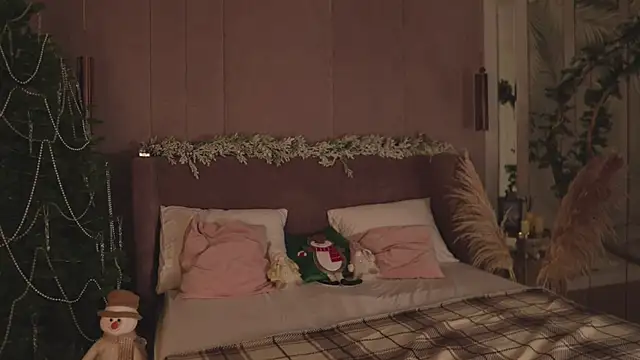 Smiley Mia online show from December 21, 5:12 am