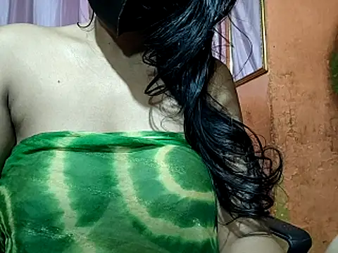 poojaxxx65 online show from December 4, 2:14 am