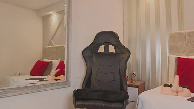 Tayra Pradit online show from November 9, 3:52 pm