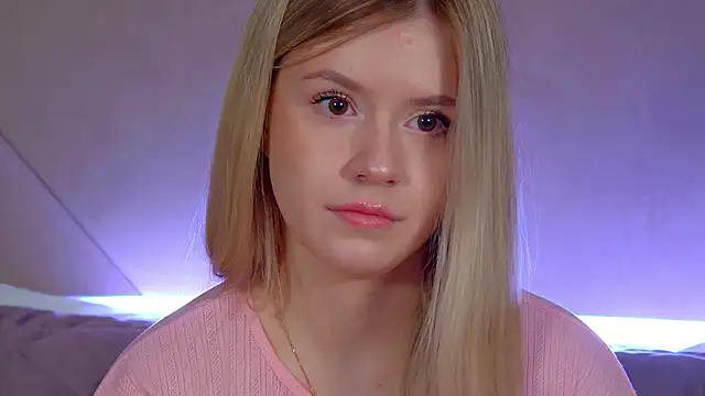 MilanaBalmain online show from February 3, 4:43 am