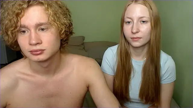 Snapshot of AliceStoneJhonyStone chatting on October 21, 9:46 am AliceStoneJhonyStone online show from October 21, 9:46 am