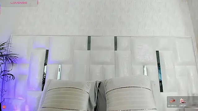 im nika  online show from November 22, 1:14 pm