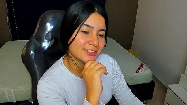 MaiteFlores online show from April 15, 3:23 pm