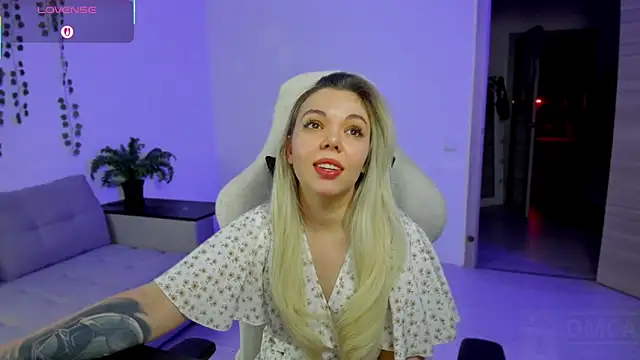 whoa-hoa-hoa-hoa-hoa online show from November 29, 3:38 pm