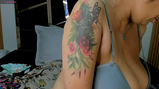 yahaira  online show from November 26, 1:56 pm