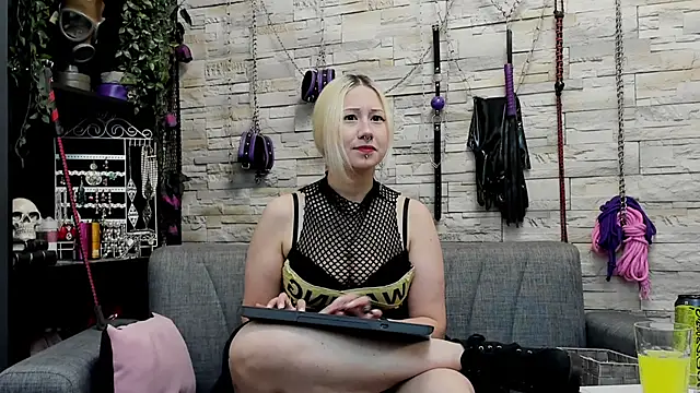 CruelMistress online show from October 23, 11:33 pm