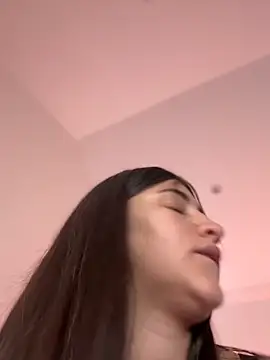 AhriCutte online show from November 19, 5:02 pm