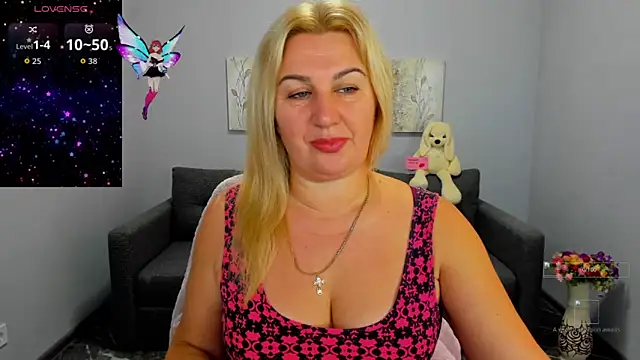 Snapshot of Lili_Crossi chatting on September 15, 5:27 am Lili Crossi online show from September 15, 5:27 am