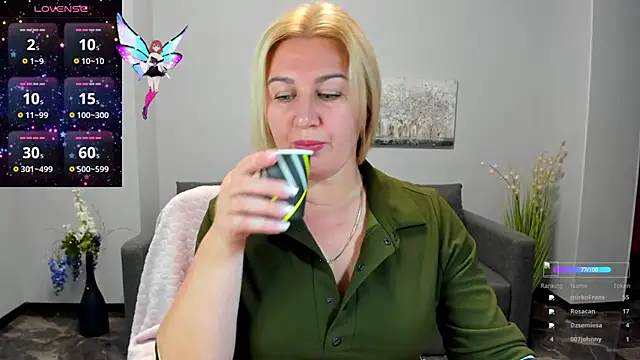 Snapshot of Lili_Crossi chatting on September 25, 6:23 am Lili Crossi online show from September 25, 6:23 am