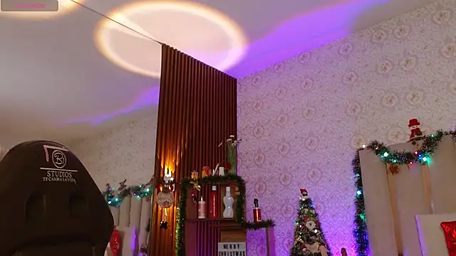 Daphnne tay online show from December 5, 4:01 am