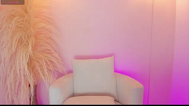 Snapshot of thaliafox_ chatting on September 18, 8:40 pm thaliafox  online show from September 18, 8:40 pm