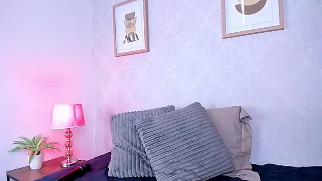 Caroline dh online show from October 17, 4:10 pm