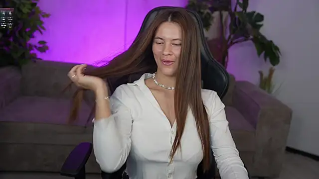 Julia  Star  online show from October 11, 7:46 am