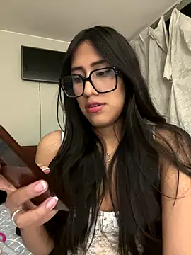 AleFantasy0001 online show from October 14, 3:42 am