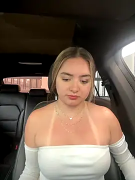 imlindapink online show from October 1, 4:01 pm