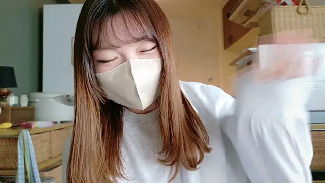 Snapshot of _Yui_ chatting on October 12, 4:26 am Yui online show from October 12, 4:26 am