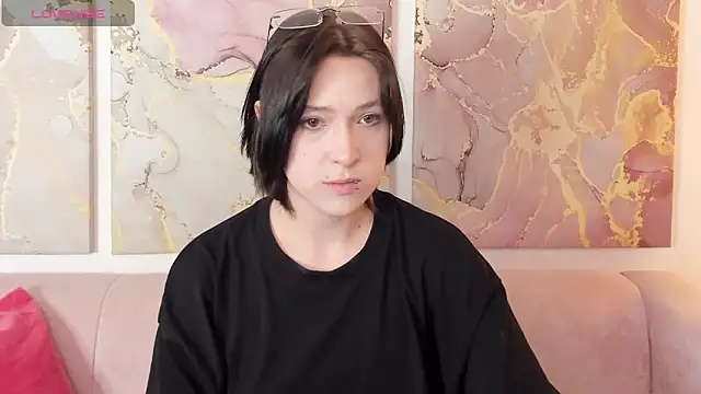 fiamoory online show from April 6, 7:53 am