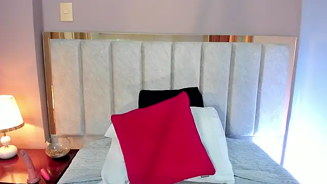 LaraGoldd online show from November 7, 1:11 am