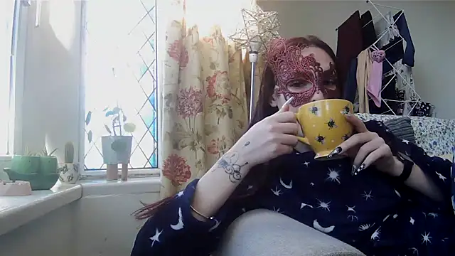 LexiSnowUK online show from March 17, 10:08 am