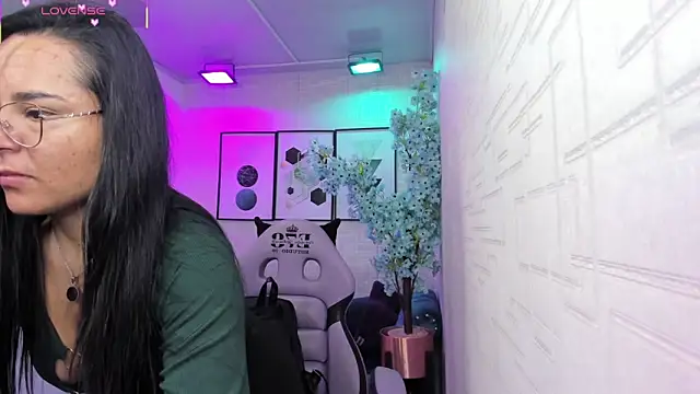 Tiara rr online show from April 8, 3:19 am