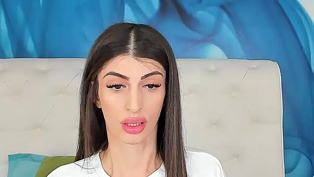 SkinnyDolly online show from January 18, 8:38 pm