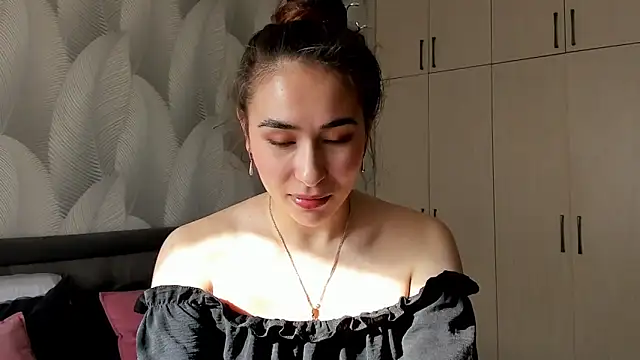 Bambiii bby online show from April 14, 2:55 am