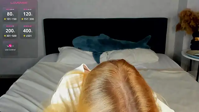 Esme Runn online show from April 8, 8:05 am