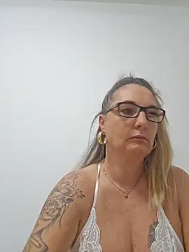 Snapshot of Bitch_MILF6 chatting on October 20, 4:59 am Bitch MILF6 online show from October 20, 4:59 am