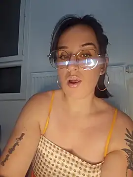 Lindsay 00off online show from December 3, 10:34 pm