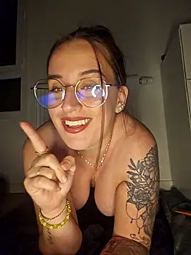 Lindsay 00off online show from November 17, 9:04 pm