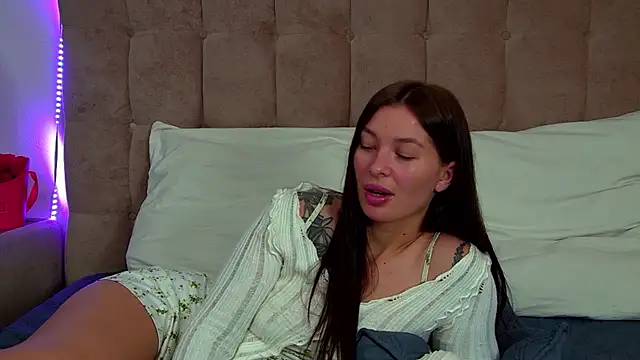 AlexandraBloom online show from October 20, 7:06 pm