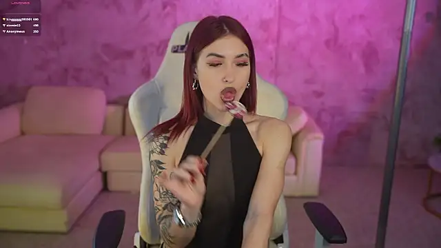 Magnetic Mia  online show from March 10, 3:43 am