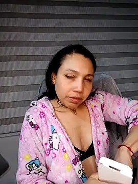 KimPielCanela online show from December 4, 12:46 am