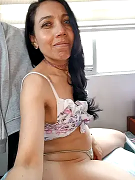 KimPielCanela online show from December 20, 3:05 pm